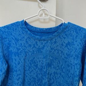 Lululemon Swiftly relaxed fit long sleeve shirt, size 6, Camo Poolside/aero blue